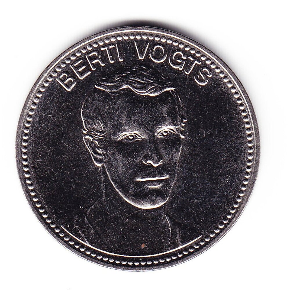 SHELL Mexico 1970 Berti Vogts German National Football Team Medal (b67)